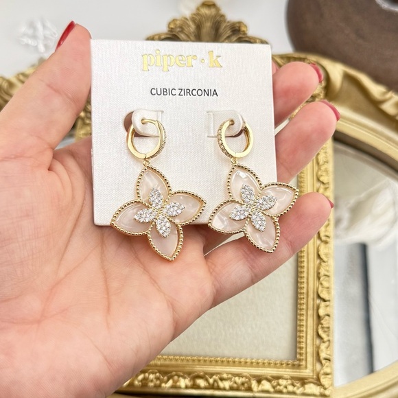 Piper K Cubic Zirconia Flower Drop Earrings 🌸 - Picture 3 of 6